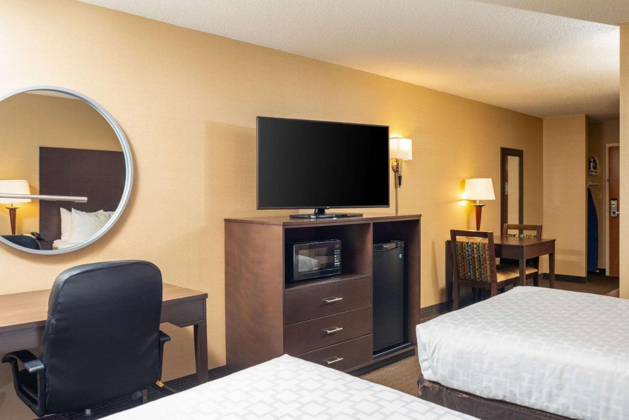 Double Suite - Non-Smoking at Clarion Pointe Harrisonburg
