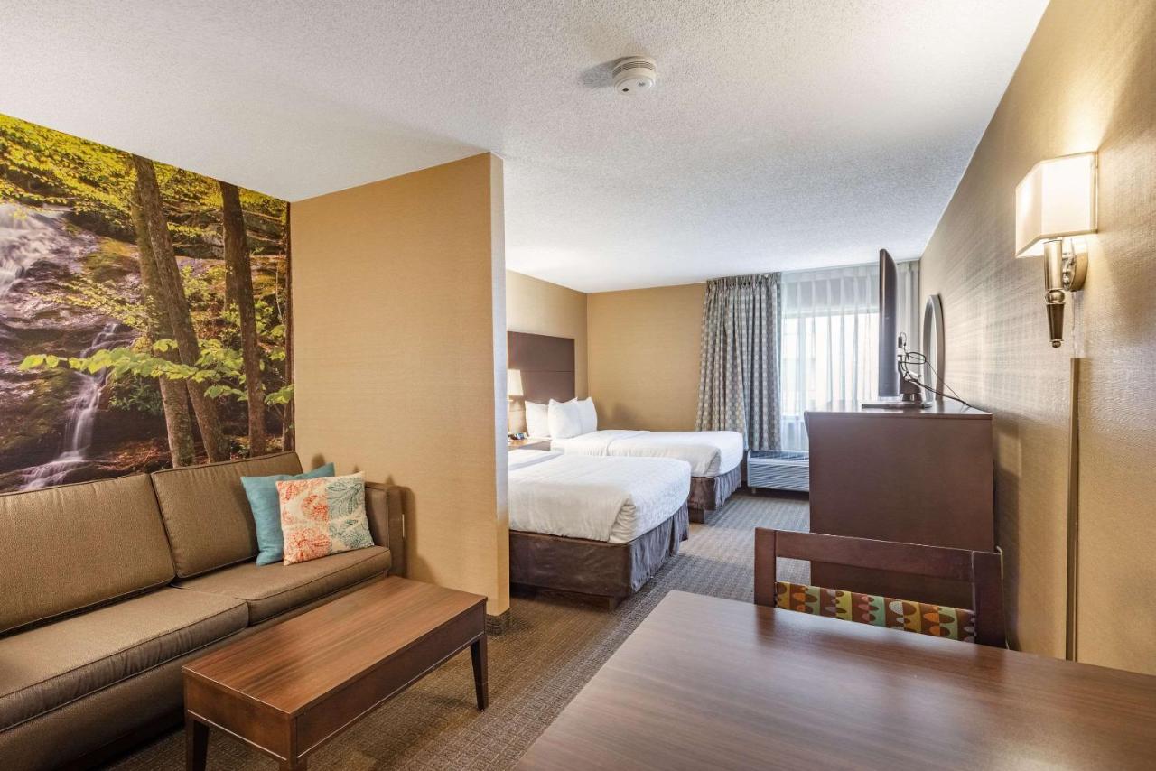 Double Suite - Non-Smoking at Clarion Pointe Harrisonburg