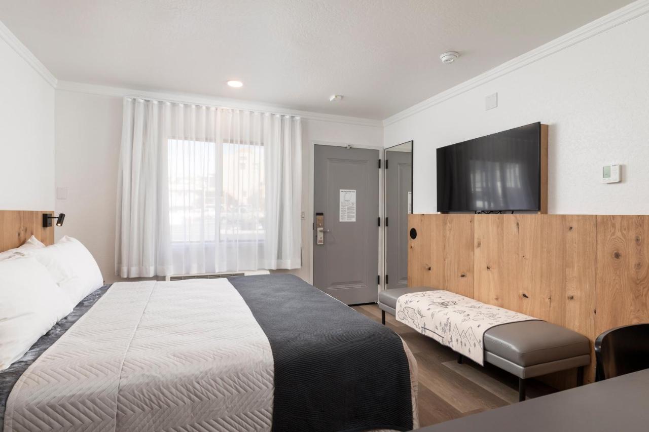 King Room - Non-Smoking at Hotel Lumberjack