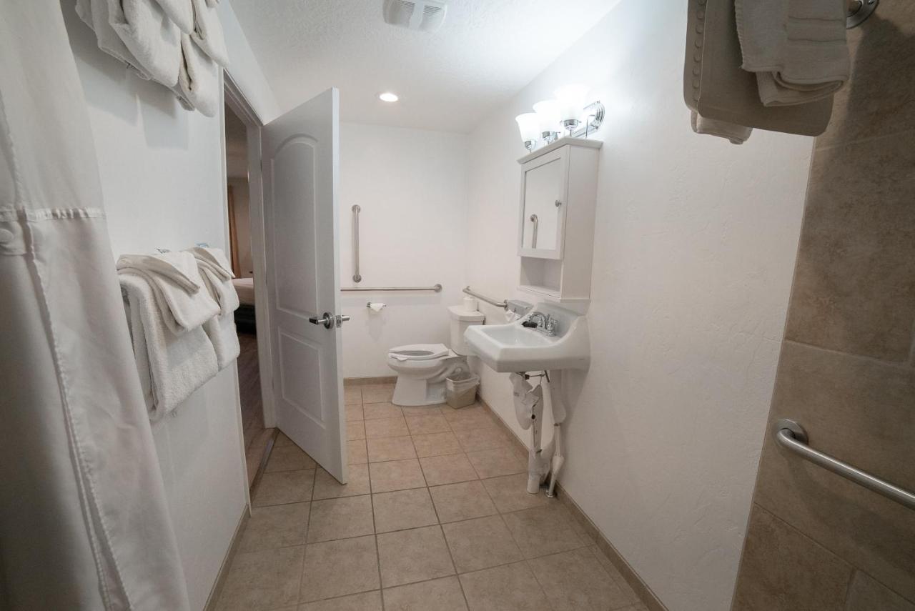 King Room - Disability Access at Parry Lodge