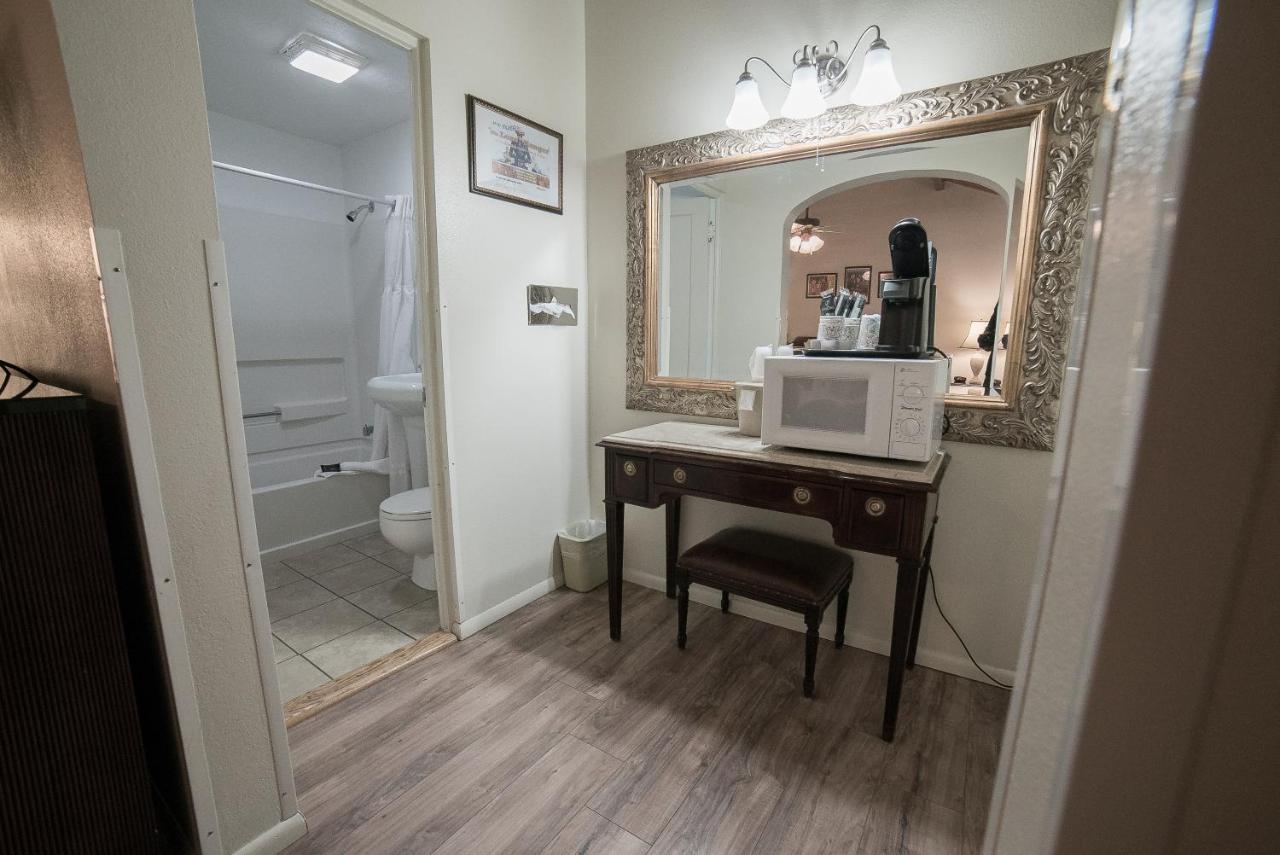 King Room at Parry Lodge