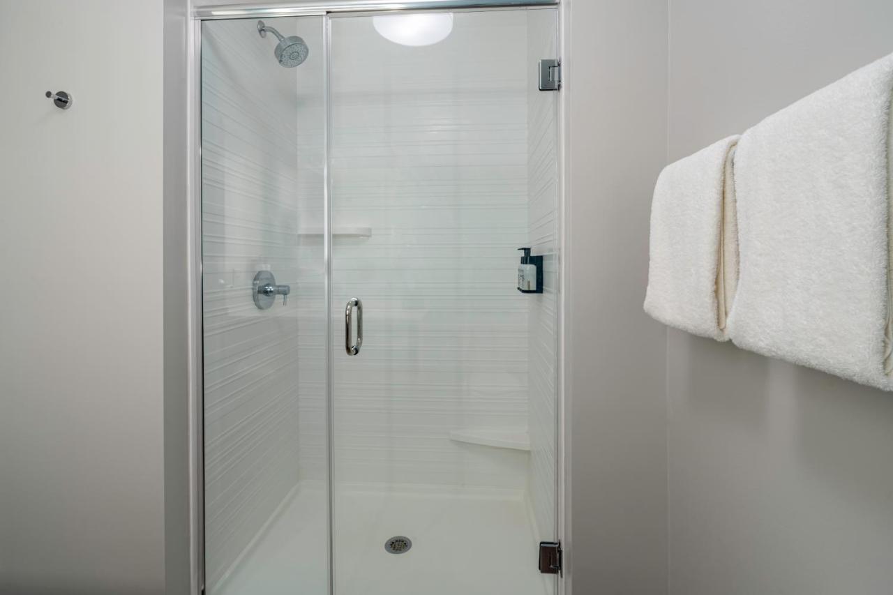 | avid hotels Milwaukee West - Waukesha, an IHG Hotel