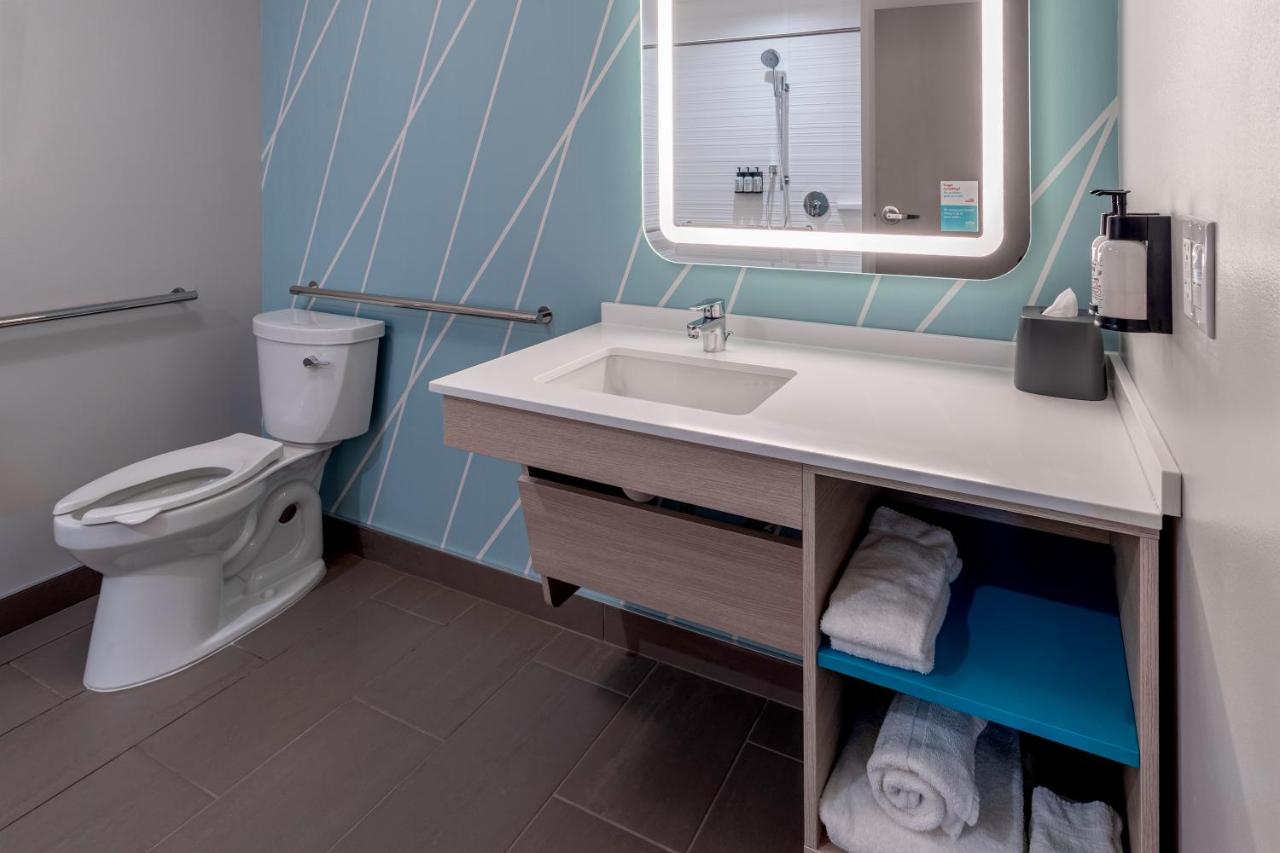 | avid hotels Milwaukee West - Waukesha, an IHG Hotel