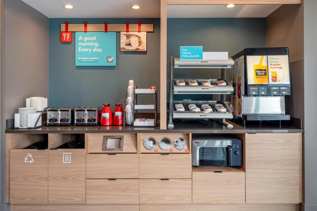 | avid hotels Milwaukee West - Waukesha, an IHG Hotel