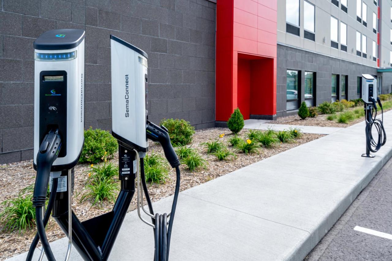 | avid hotels Milwaukee West - Waukesha, an IHG Hotel