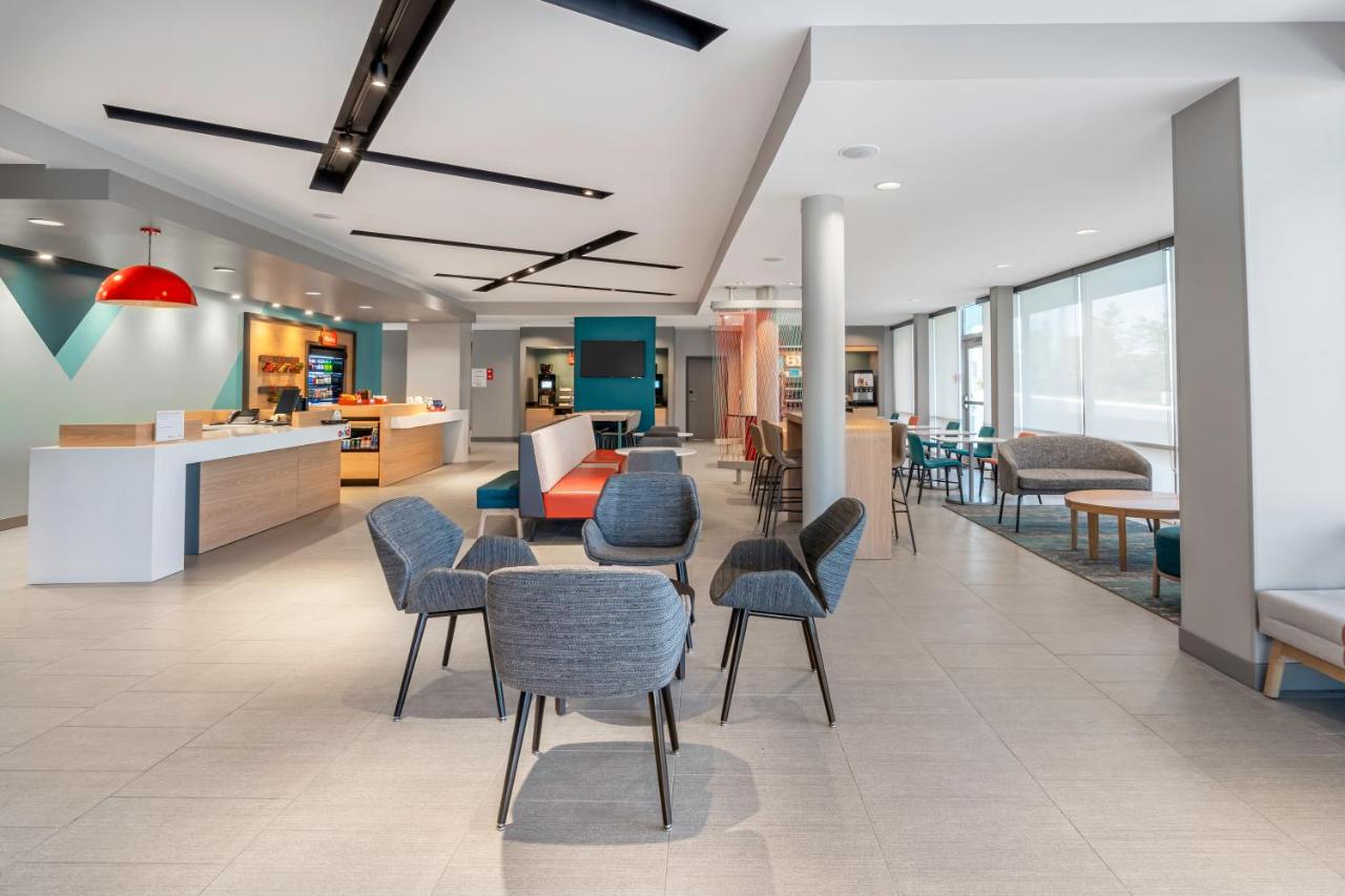 | avid hotels Milwaukee West - Waukesha, an IHG Hotel