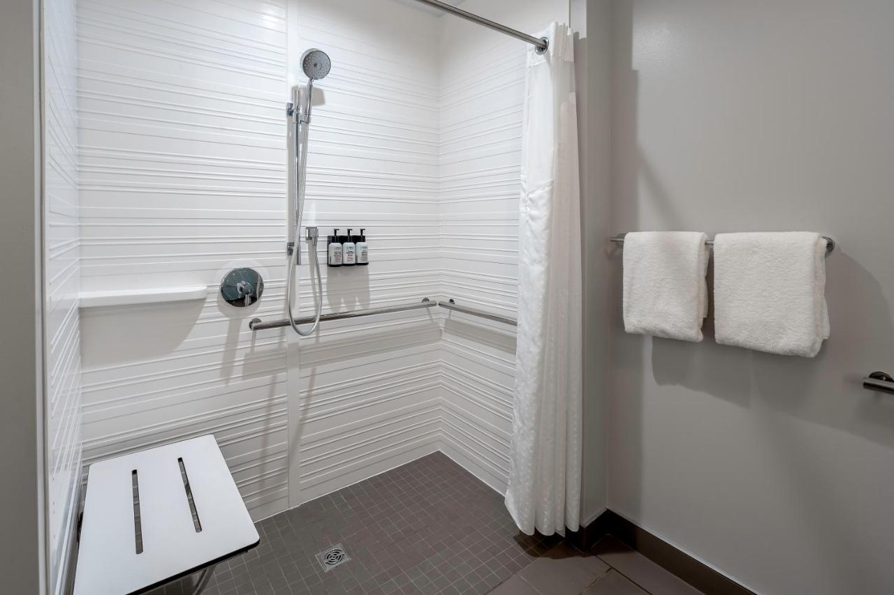 | avid hotels Milwaukee West - Waukesha, an IHG Hotel