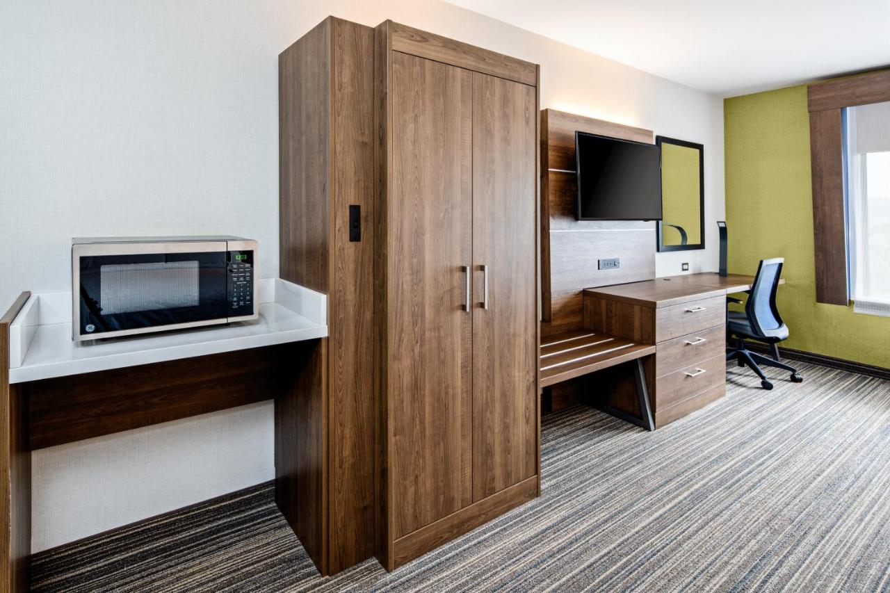 King Room with Mobility Accessible Roll In Shower - Non-Smoking at Holiday Inn Express Hotel & Suites Atascadero by IHG