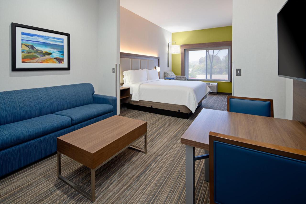 King Suite at Holiday Inn Express Hotel & Suites Atascadero by IHG