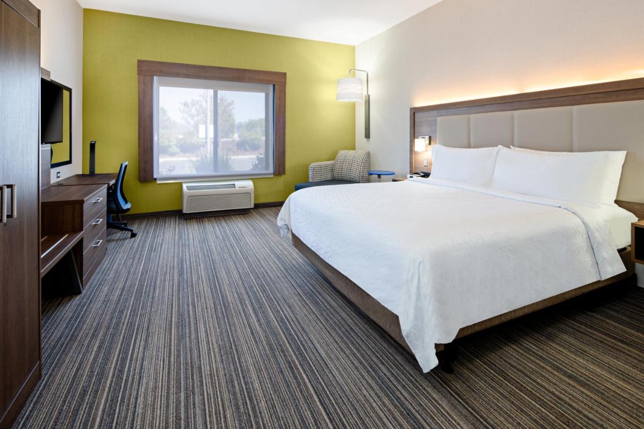  | Holiday Inn Express Hotel & Suites Atascadero