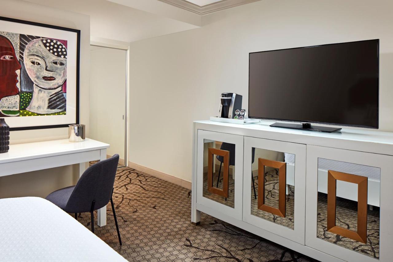King Room - Non-Smoking at Carlyle Inn