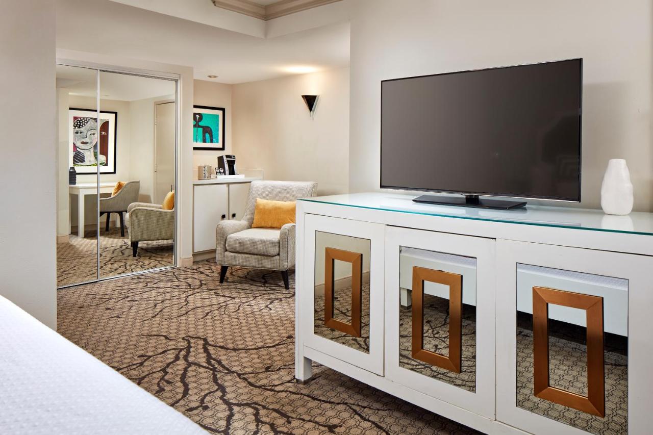Executive King Room at Carlyle Inn