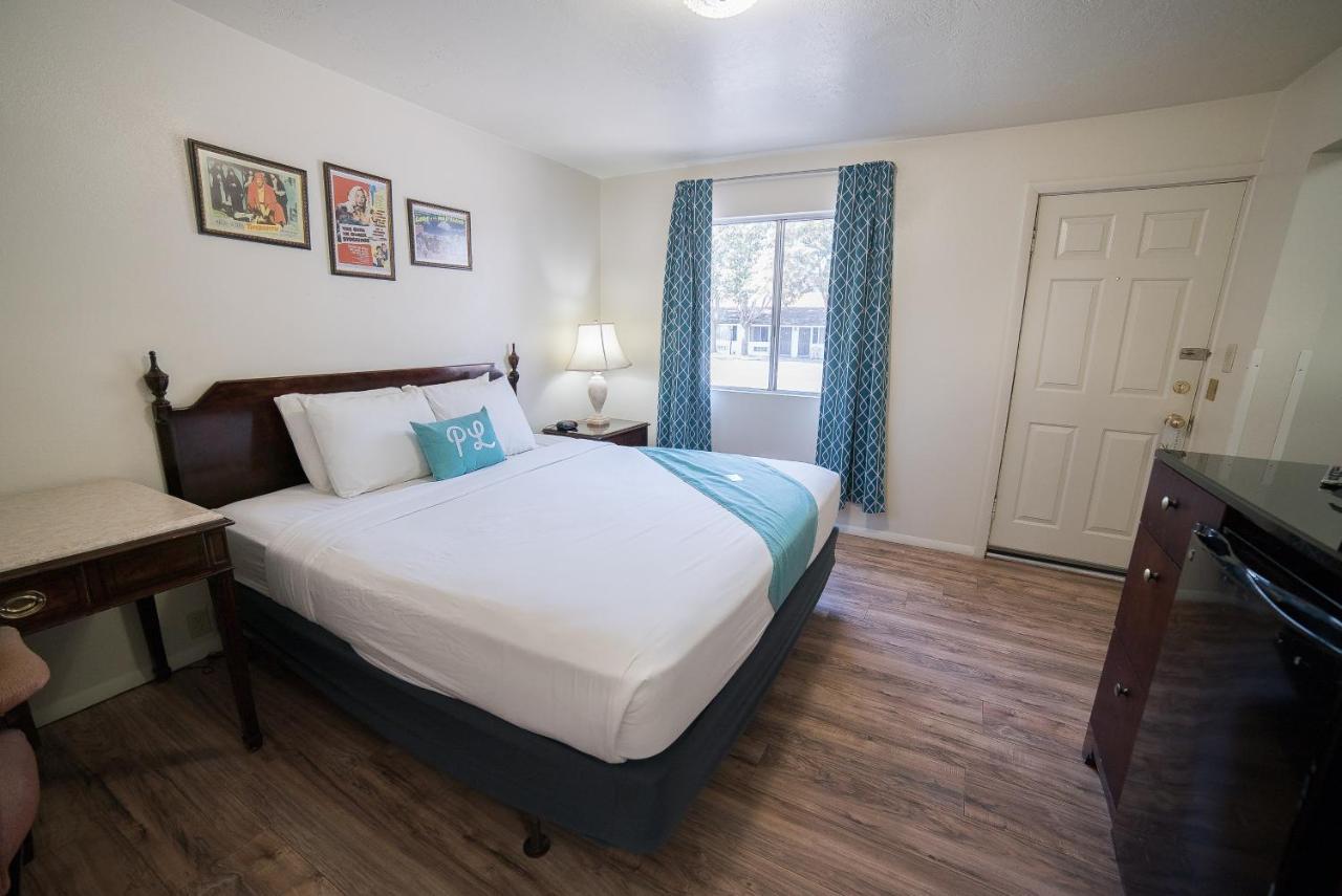 King Room at Parry Lodge