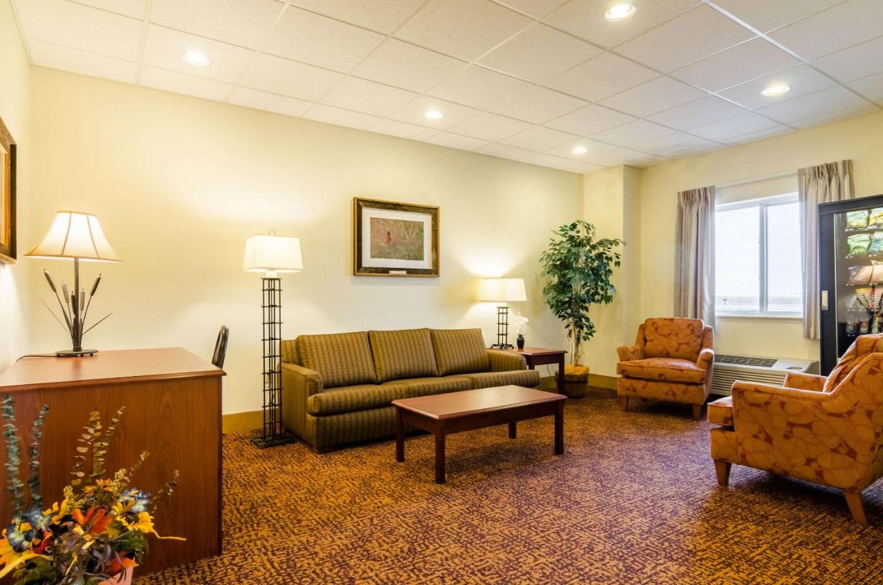 | Rodeway Inn & Suites Hoisington