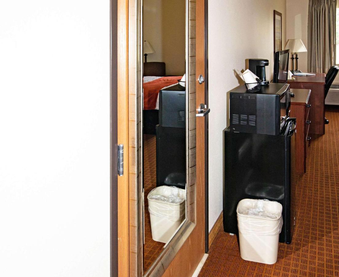 | Rodeway Inn & Suites Hoisington