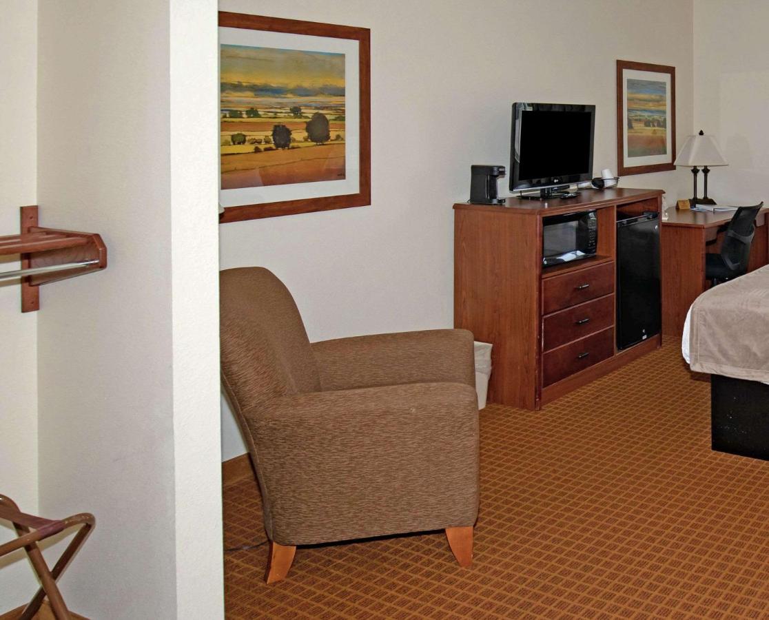 | Rodeway Inn & Suites Hoisington