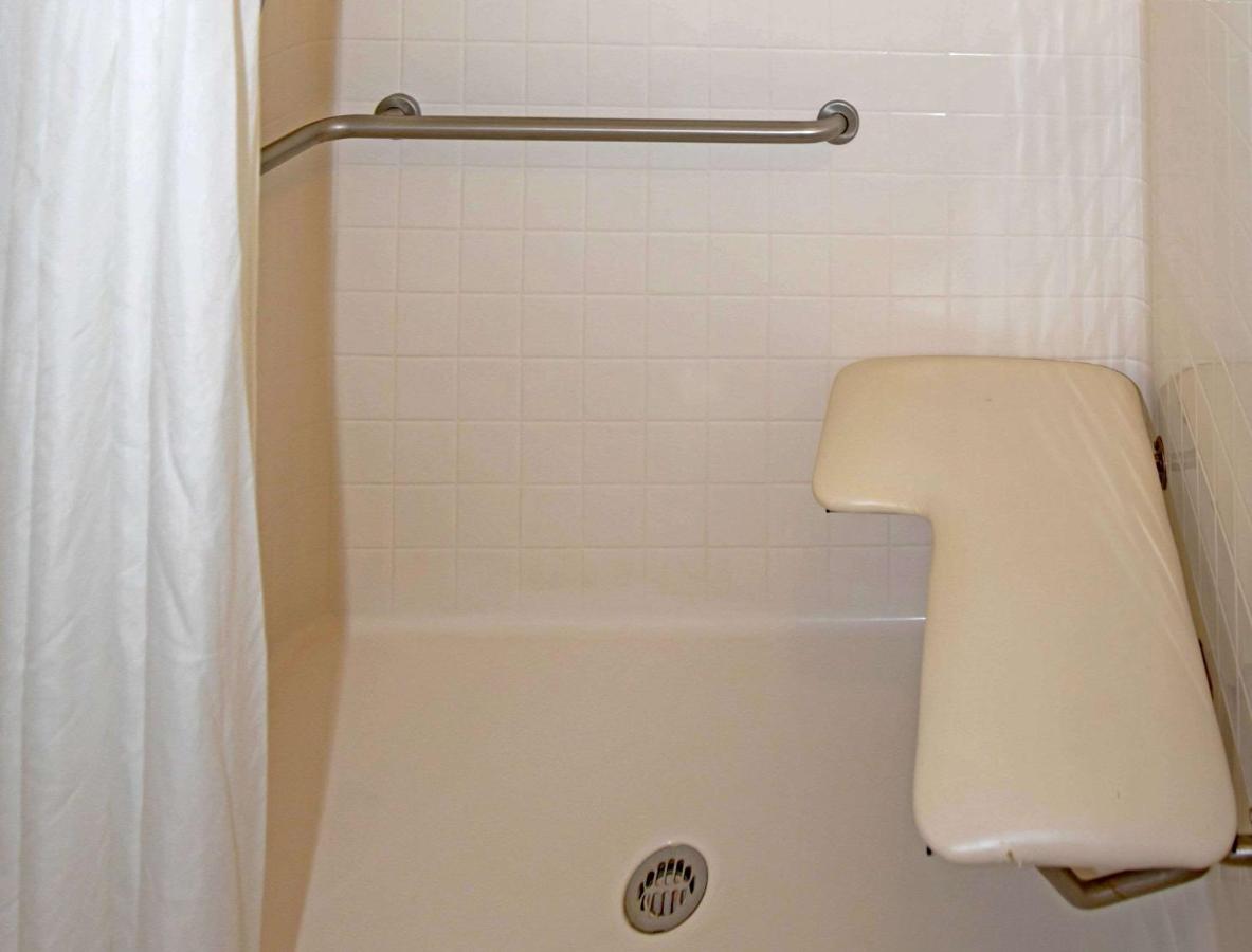 | Rodeway Inn & Suites Hoisington