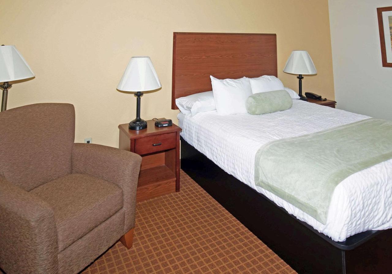 | Rodeway Inn & Suites Hoisington