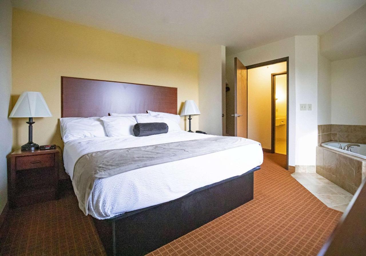 | Rodeway Inn & Suites Hoisington