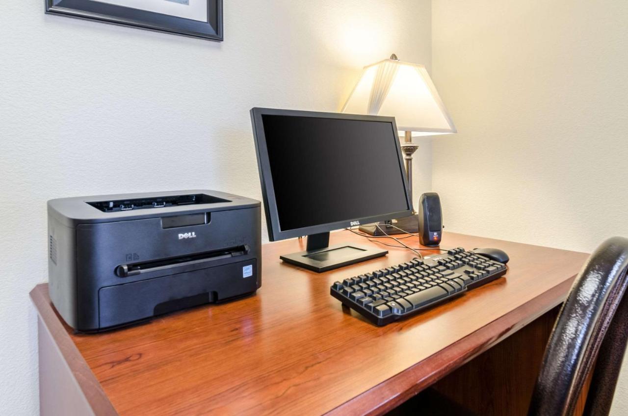 | Rodeway Inn & Suites Hoisington
