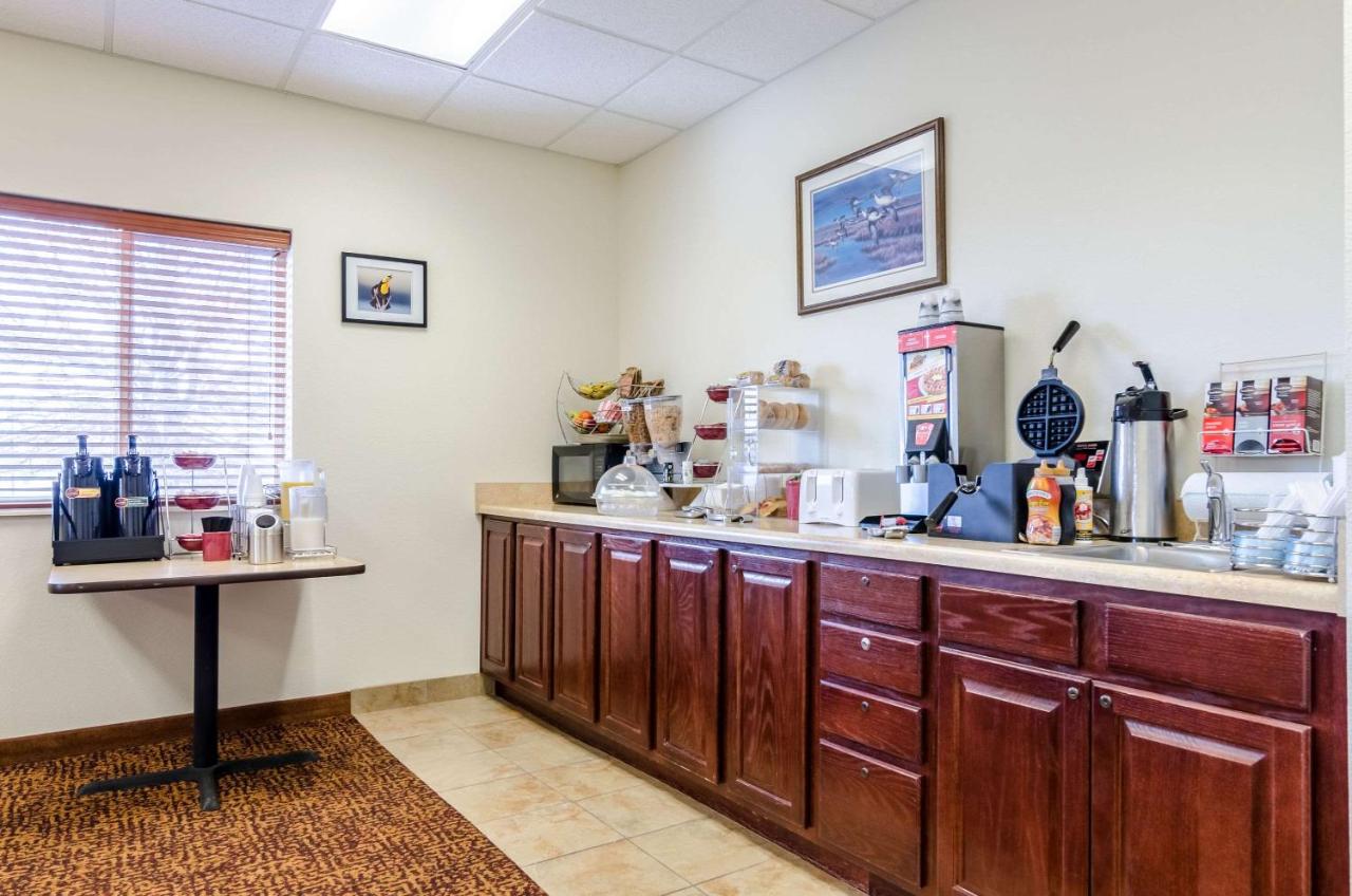| Rodeway Inn & Suites Hoisington