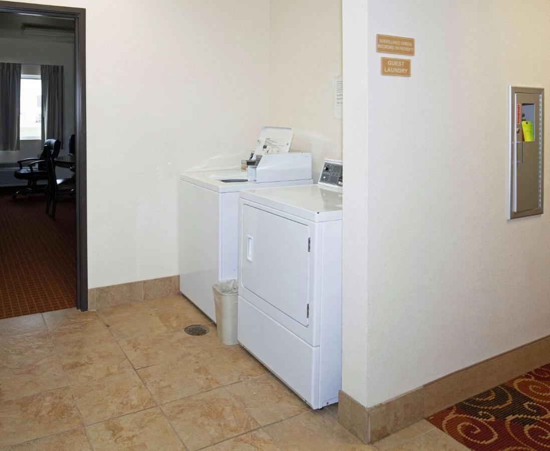 | Rodeway Inn & Suites Hoisington