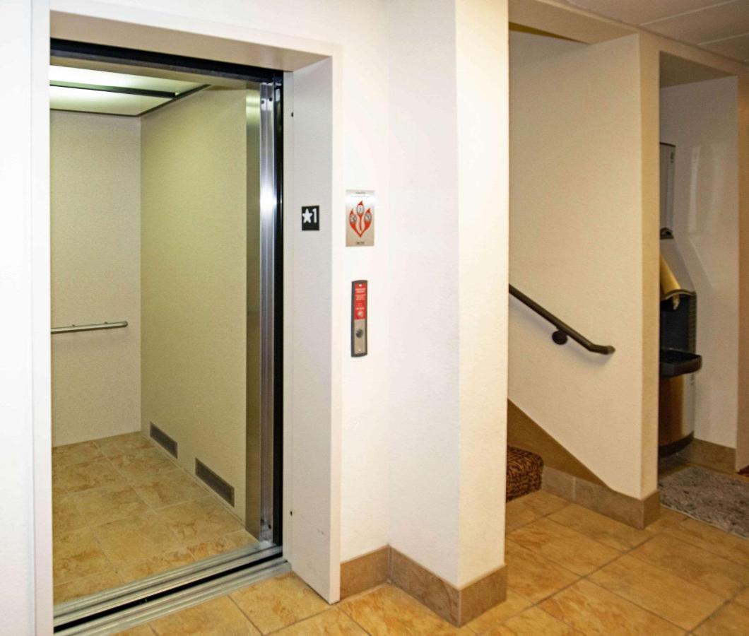 | Rodeway Inn & Suites Hoisington