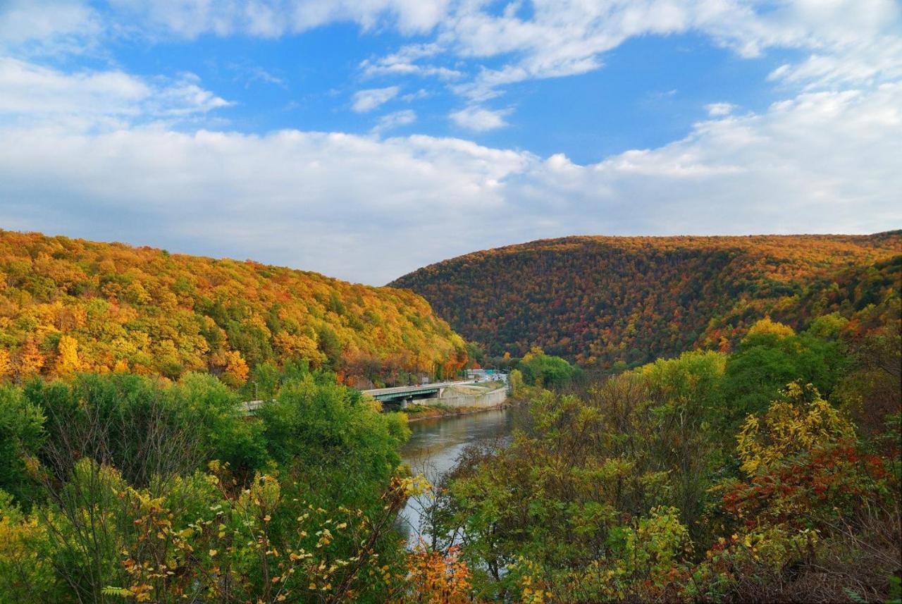 | Camptel Poconos Lodging