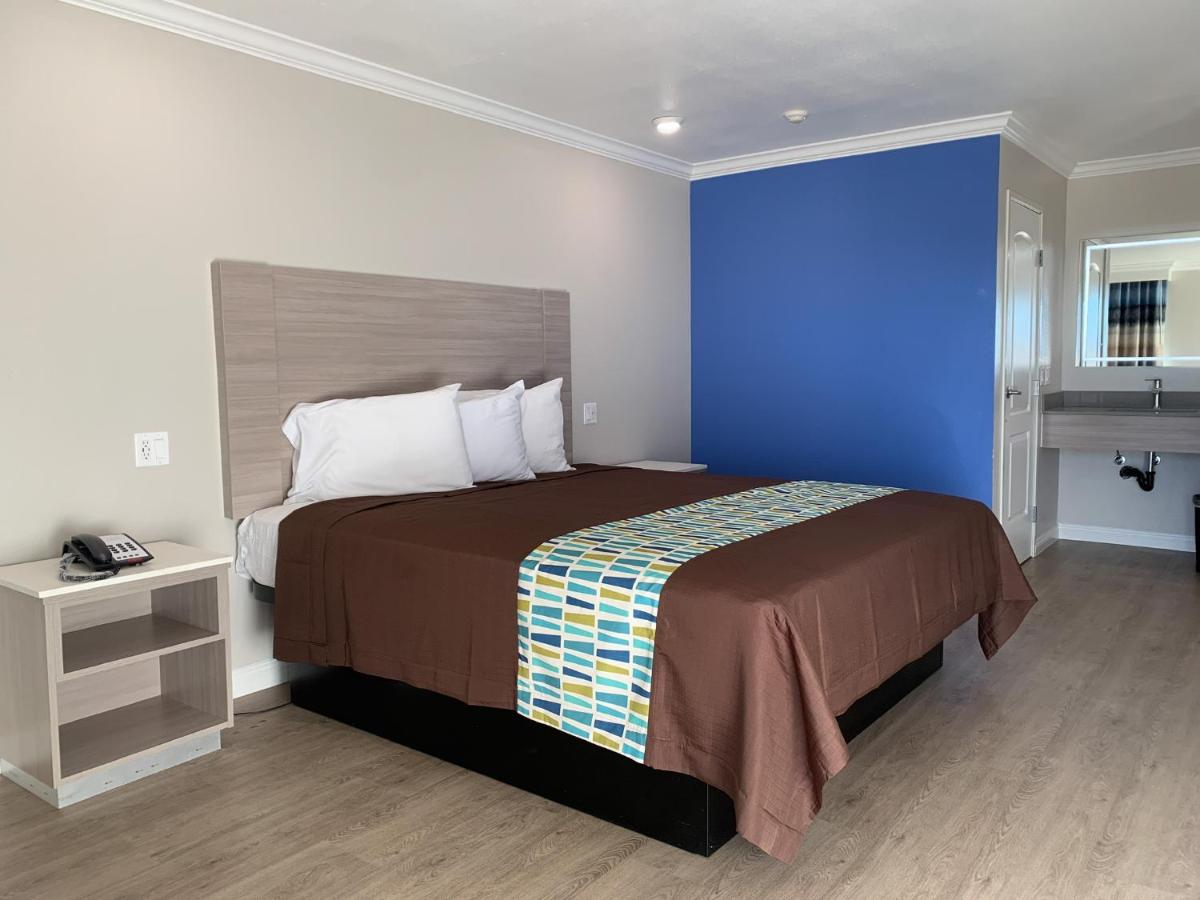King Room at Mojave Inn