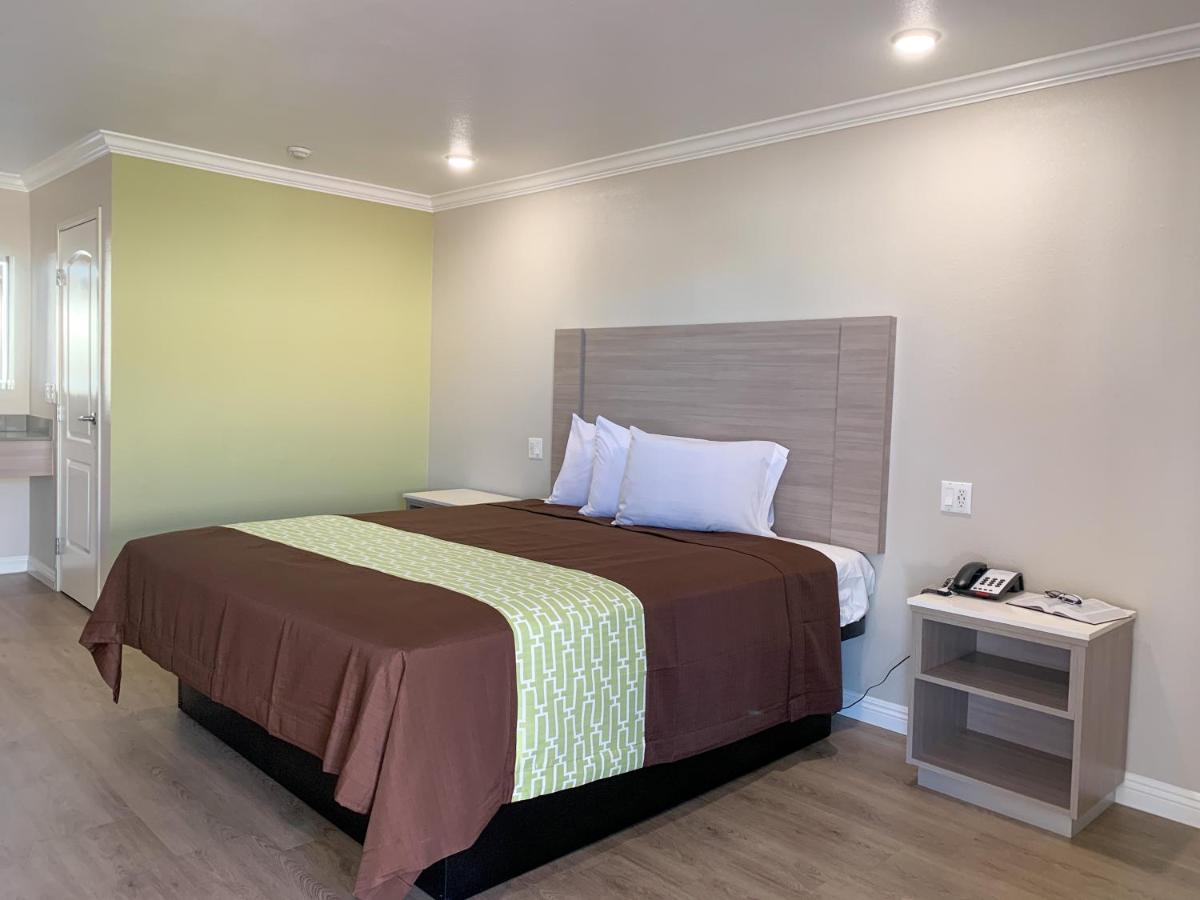 King Room at Mojave Inn