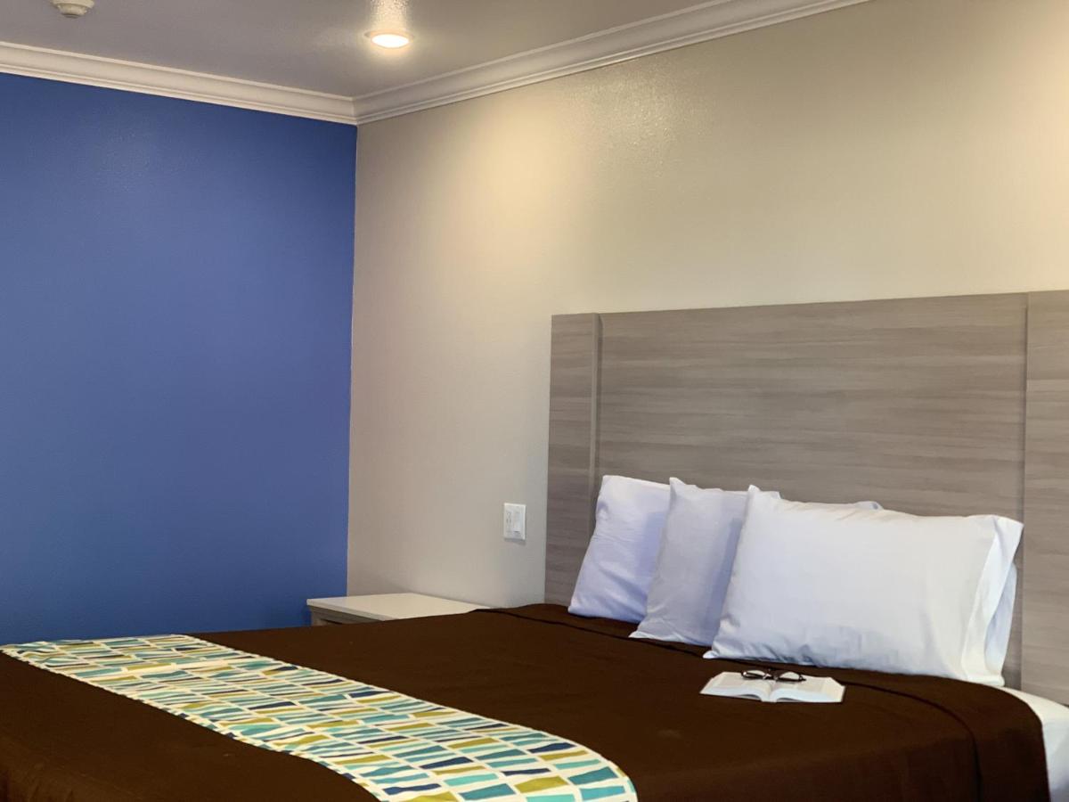 King Room at Mojave Inn