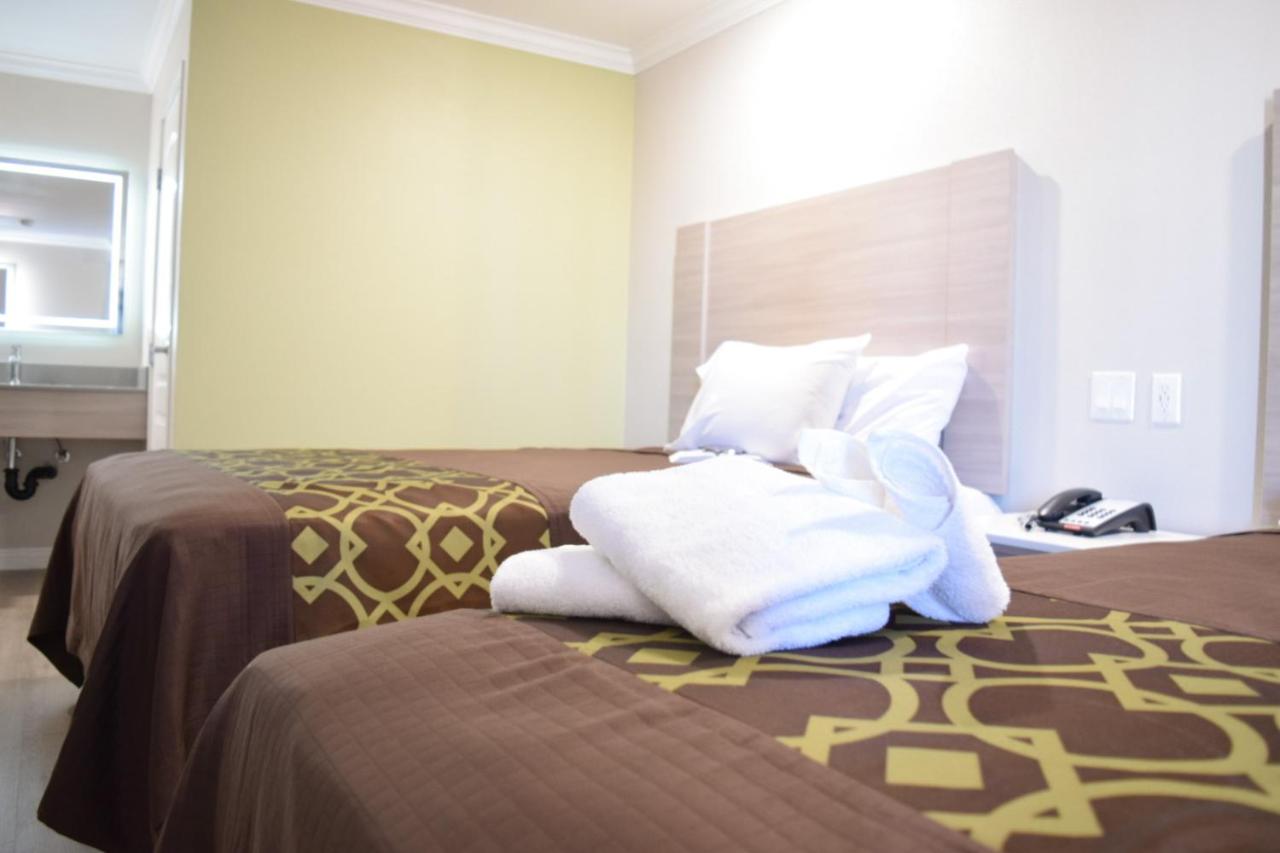 Double Room at Mojave Inn