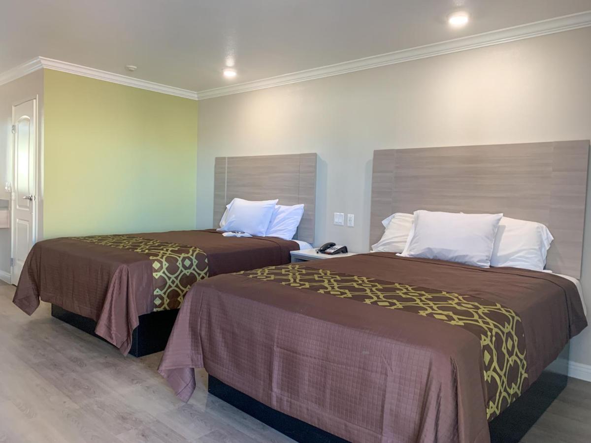 Double Room at Mojave Inn