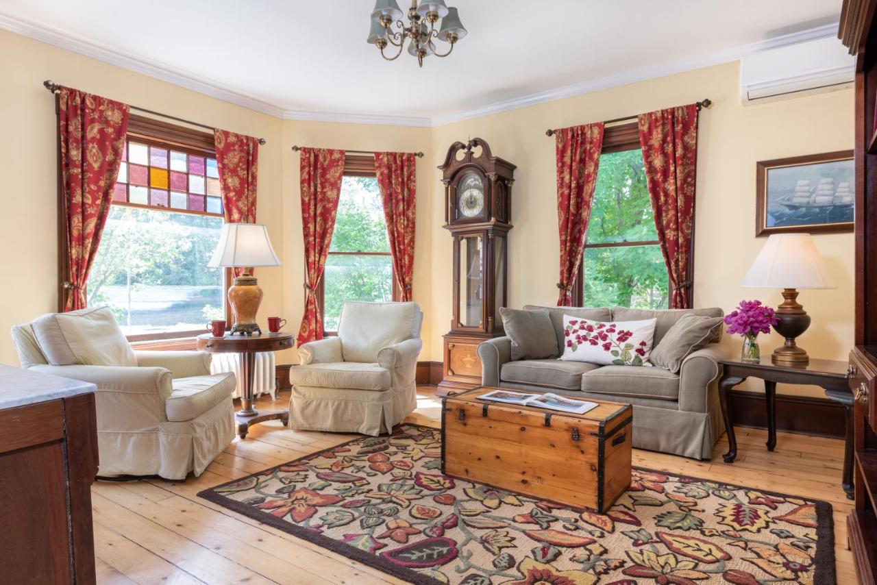 | Sinclair Inn Bed & Breakfast