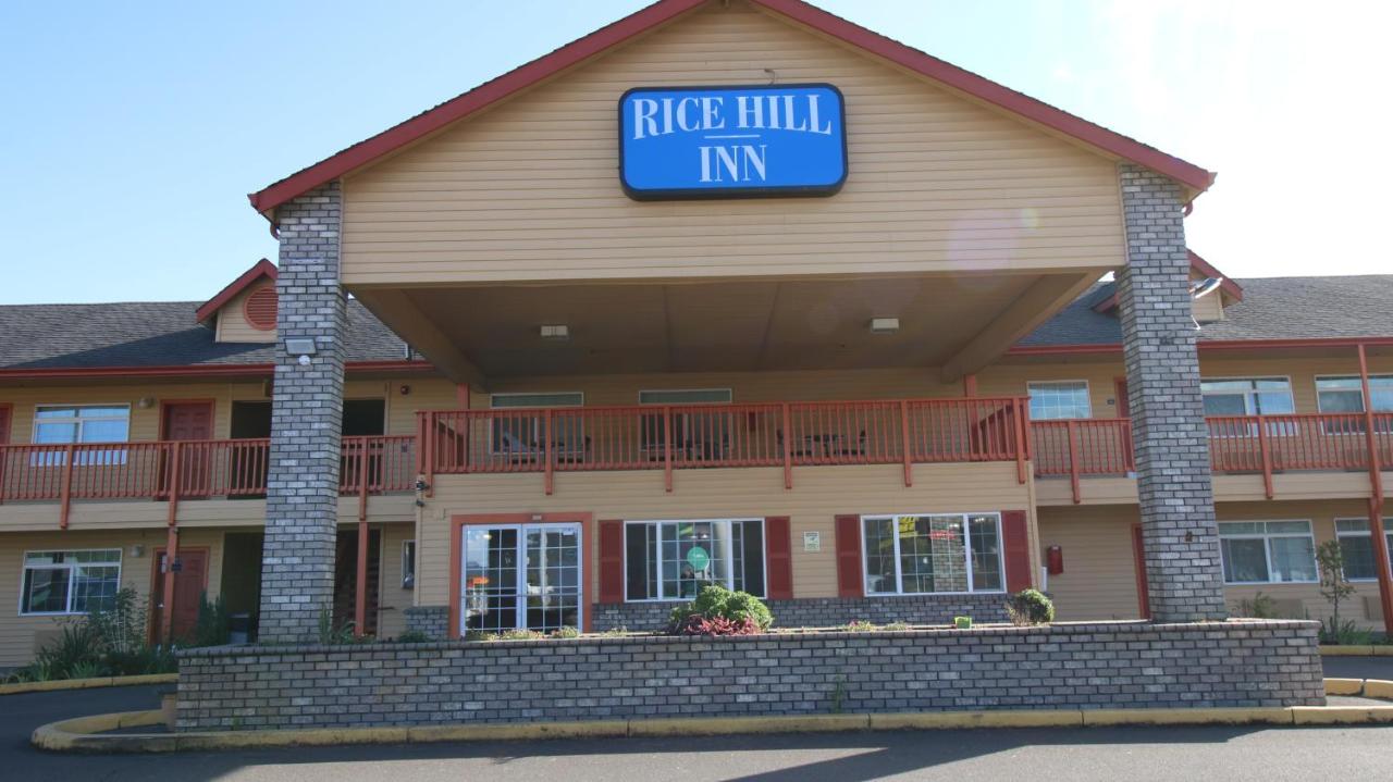 | Rice Hill Inn