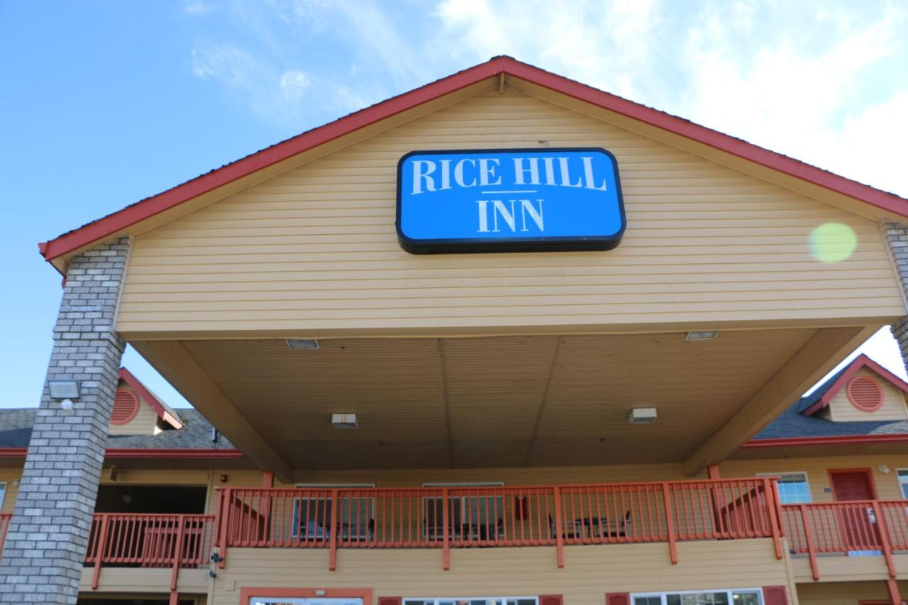 | Rice Hill Inn