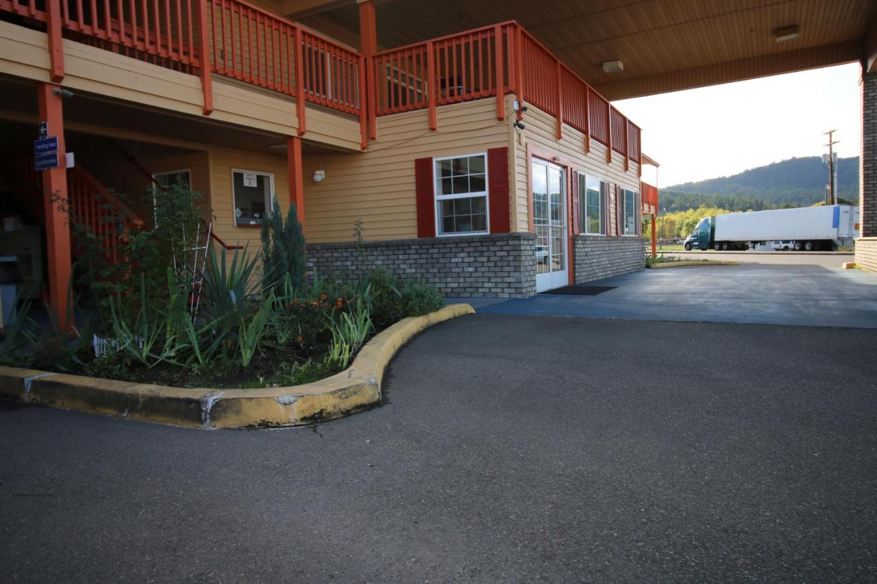 | Rice Hill Inn