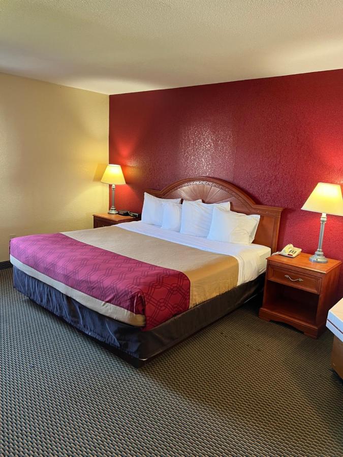 | Express Inn & suites