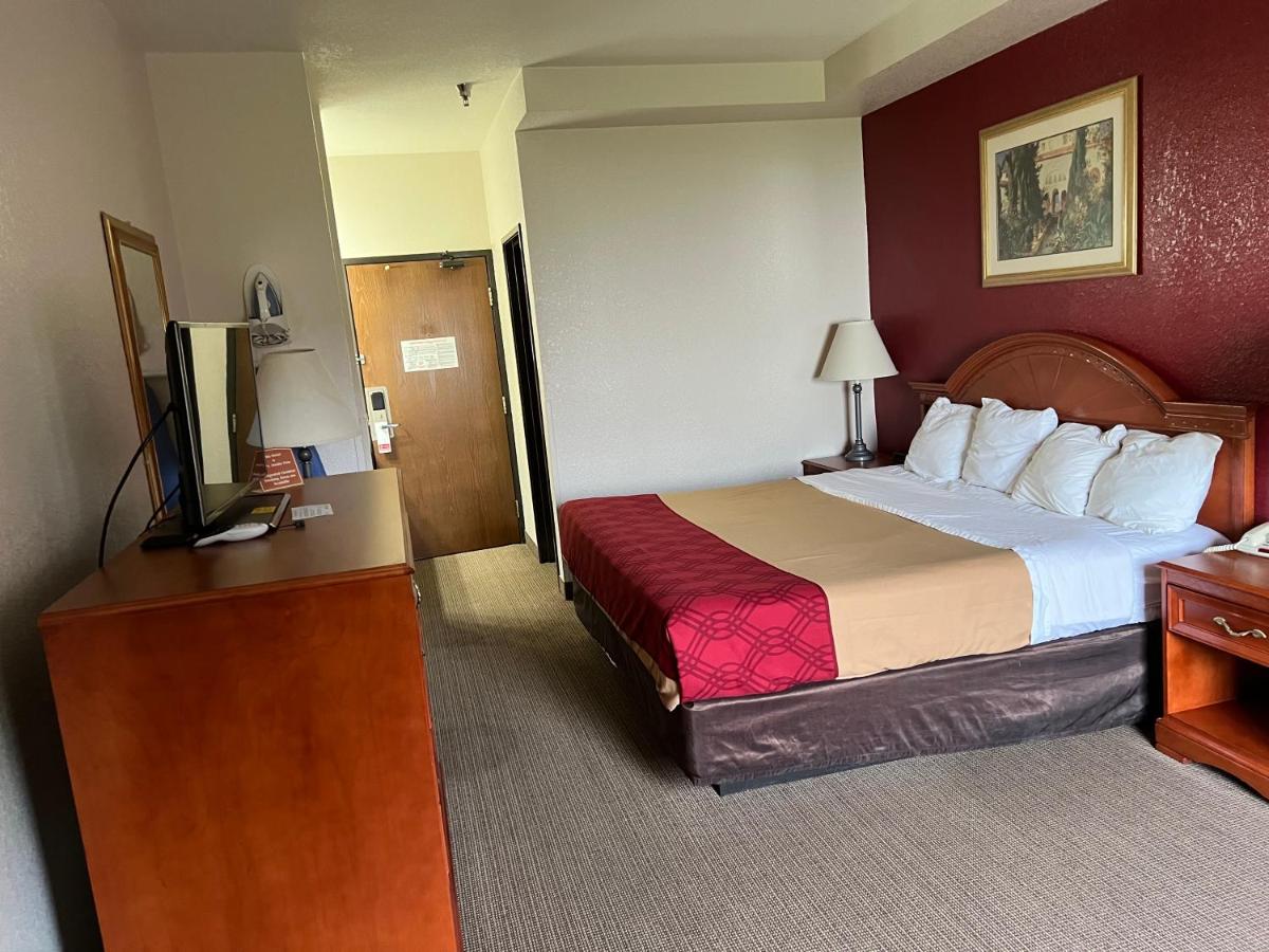 | Express Inn & suites