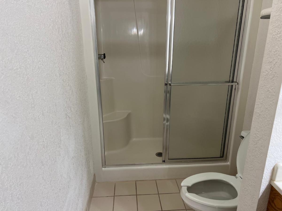 | Express Inn & suites