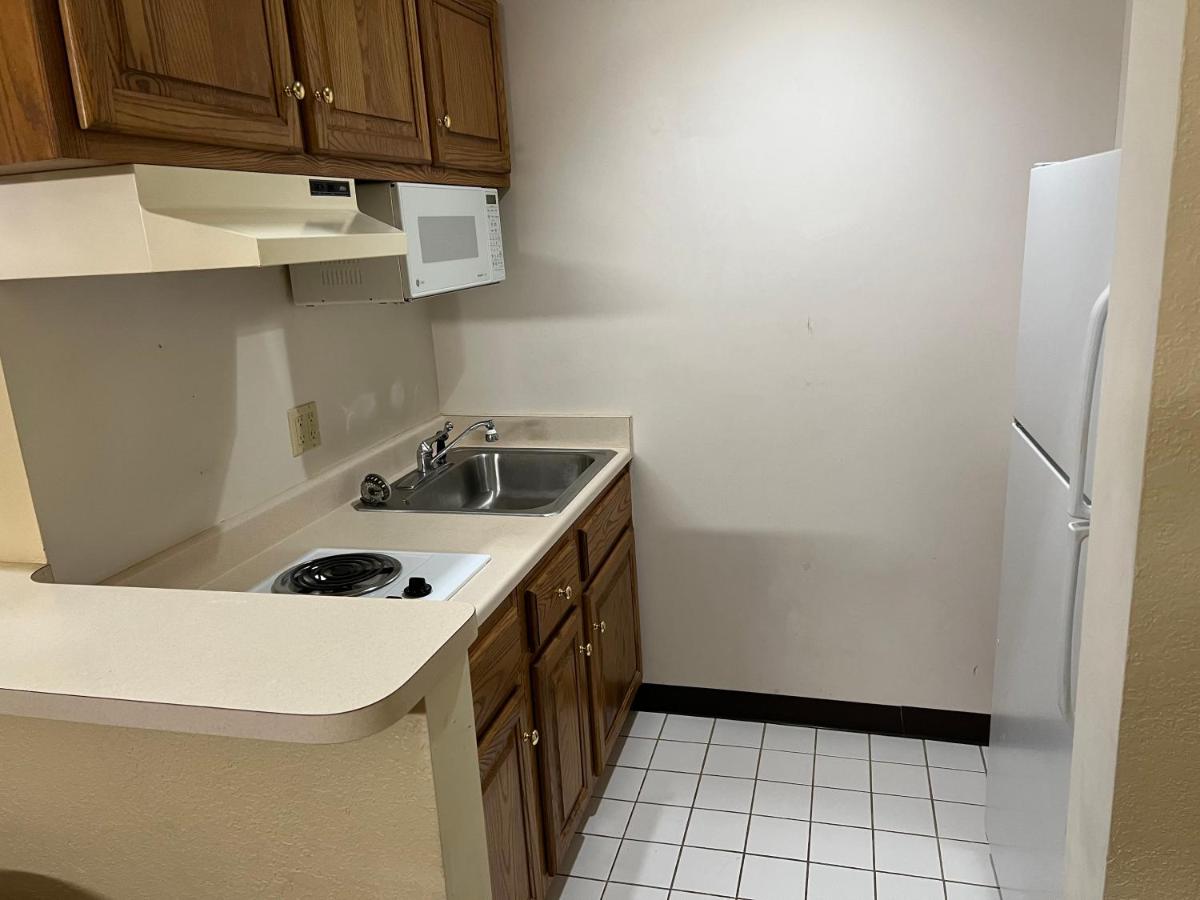 | Express Inn & suites