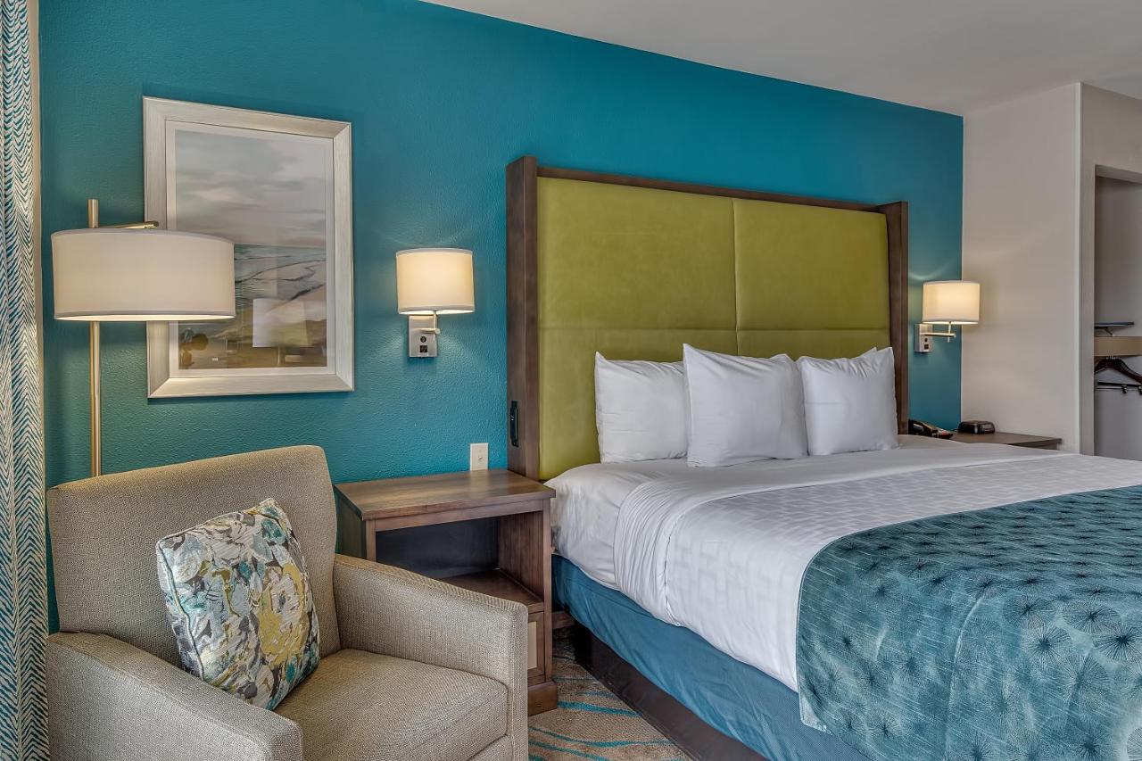 Promotional Queen Room - Accessible/Non-Smoking at Quality Inn Gulfport I-10