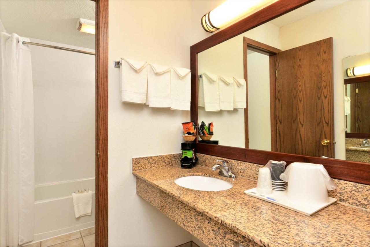  | Corn Palace Inn