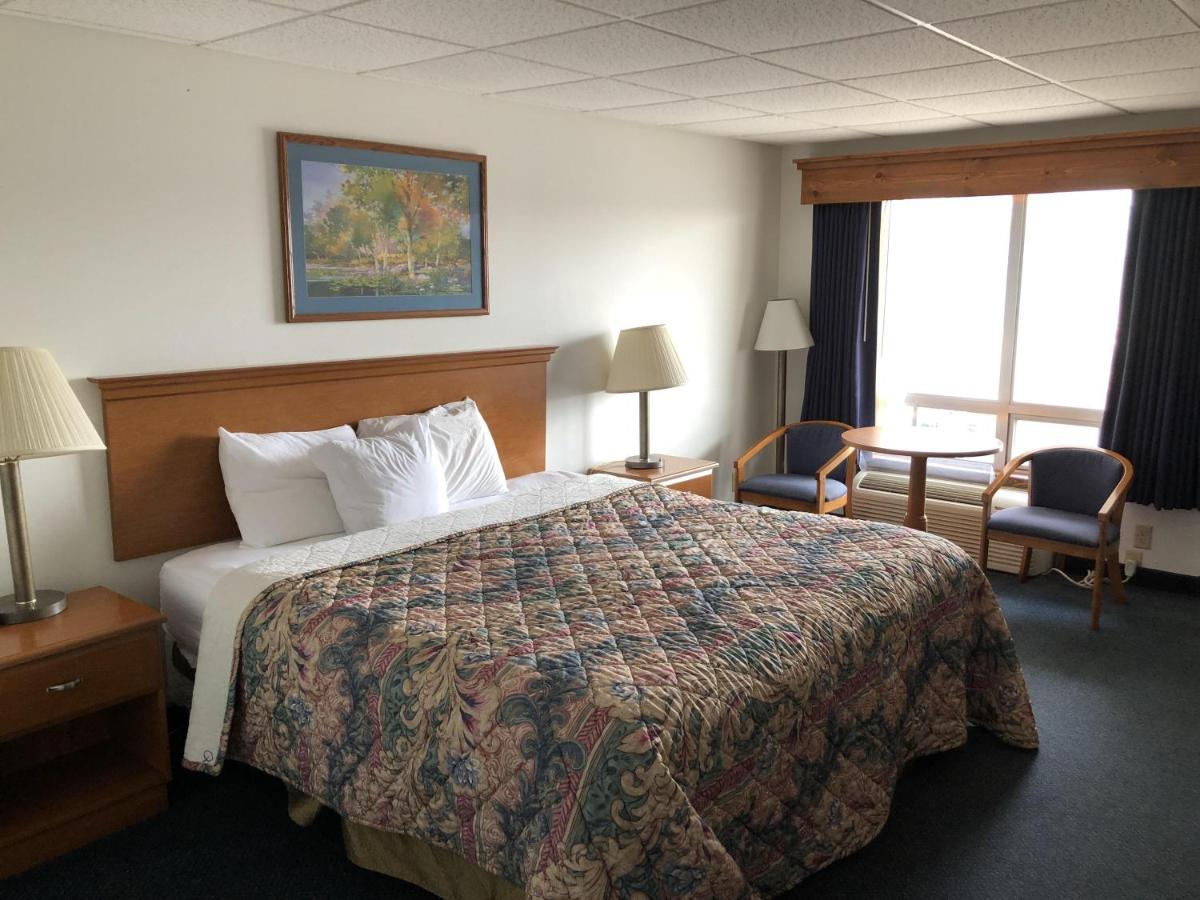  | Corn Palace Inn