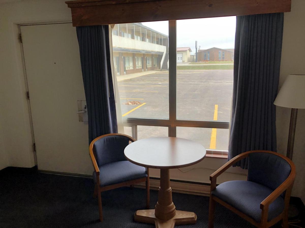  | Corn Palace Inn
