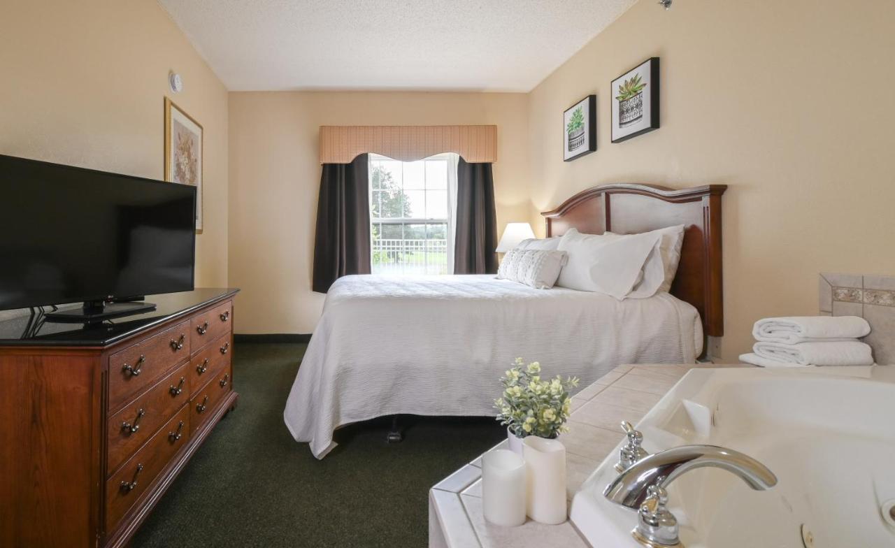 Superior King at Four Seasons Island Resort