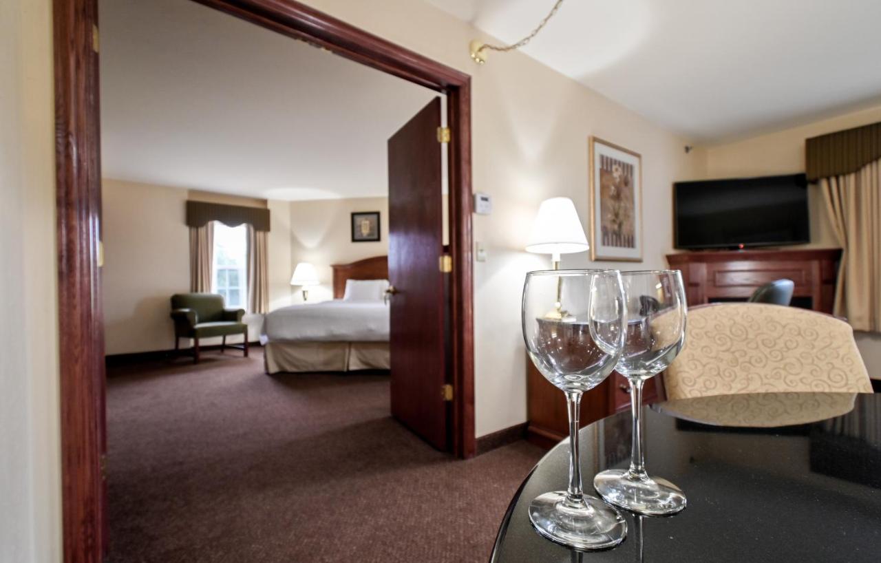 Luxury King at Four Seasons Island Resort
