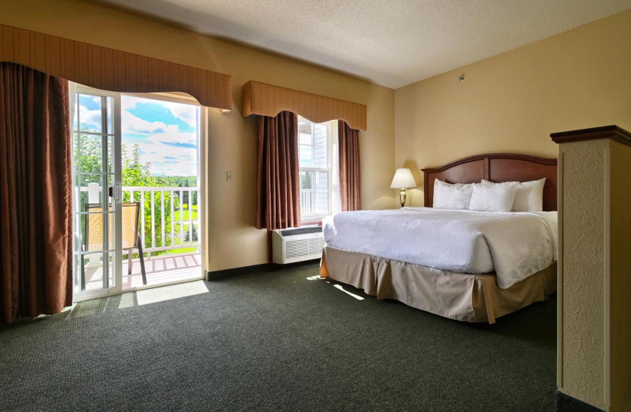 Standard King at Four Seasons Island Resort