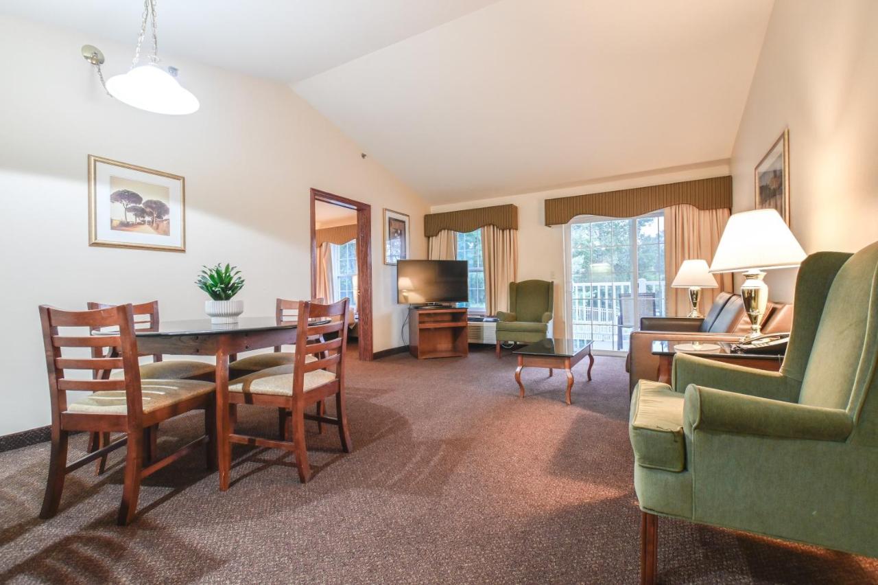 Family King at Four Seasons Island Resort