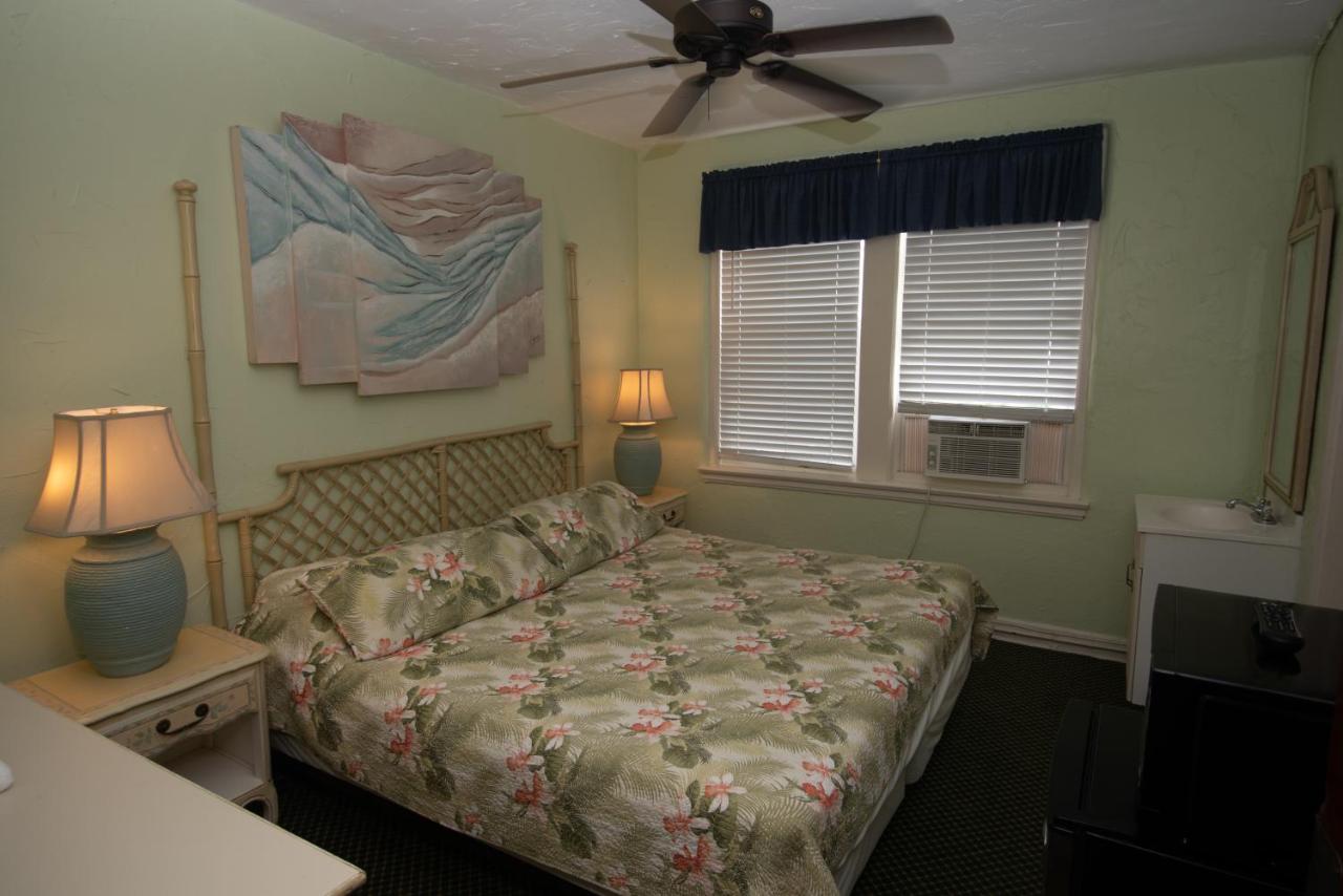 Single Room with Private Bathroom at Hotel Evernia